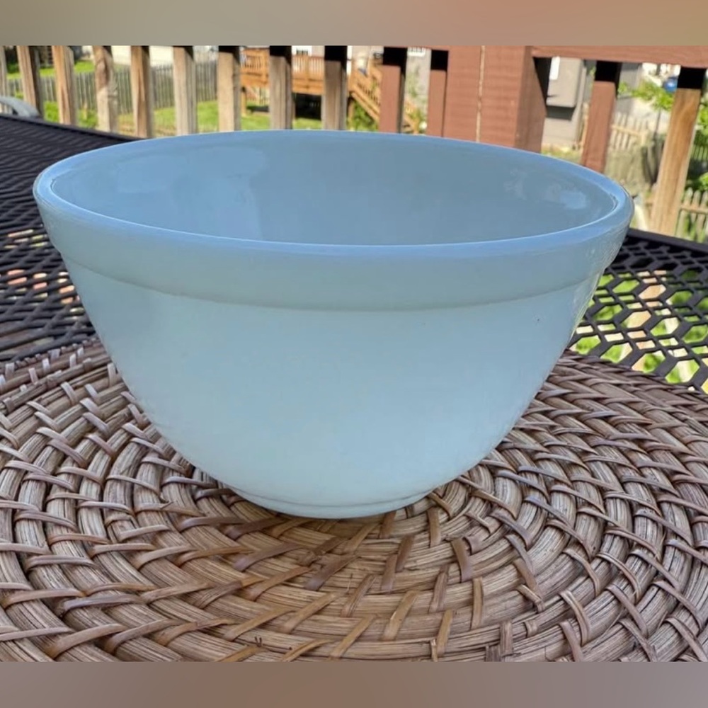 Pyrex 401 Opal White Nesting Mixing Bowl 1.5 Pt 1950s MCM Made in USA - Vintage